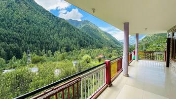 Standard Room Triple Beds | Balcon