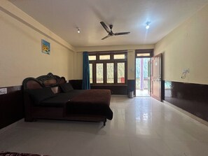 Standard Room Four Beds | Free WiFi - Pirates Of Parvati (Bhuntar)