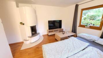 1 bedroom, bed sheets