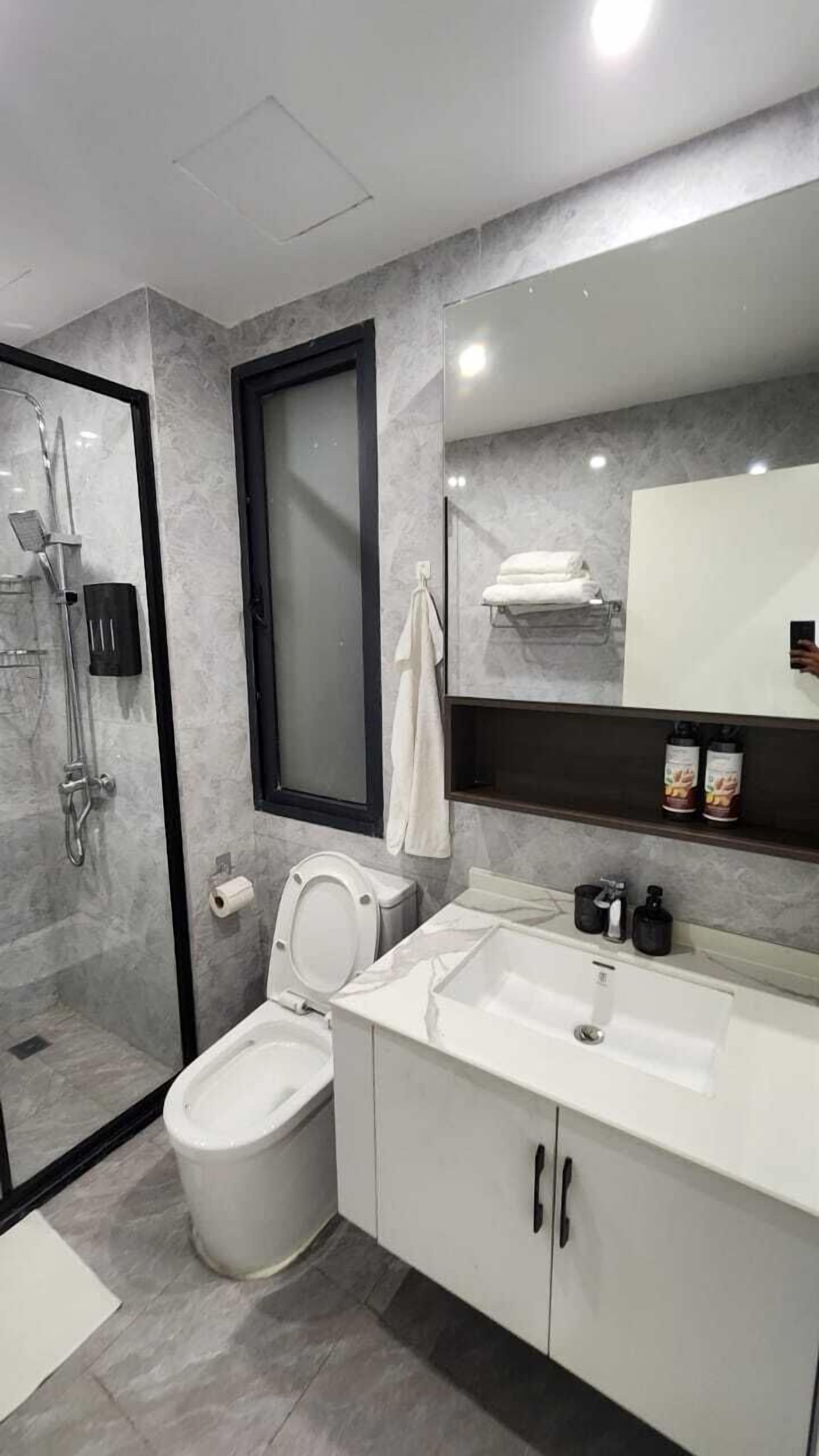 Comfort Apartment, Balcony, Pool View | Bathroom | Slippers