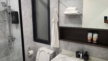 Comfort Apartment, Balcony, Pool View | Bathroom | Slippers