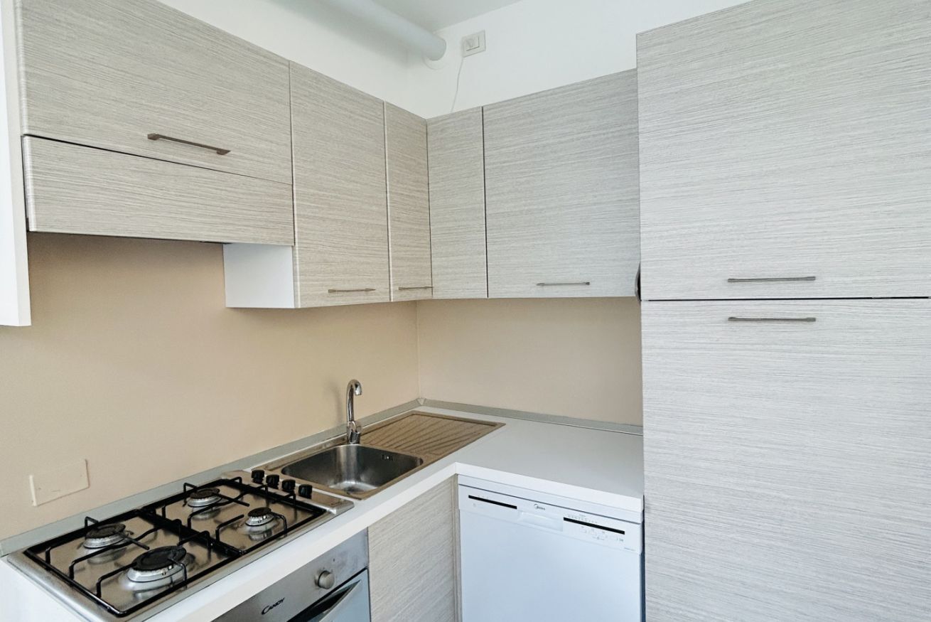 Frigorifero, forno, piano cottura, lavastoviglie