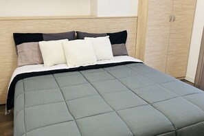 2 bedrooms, iron/ironing board, WiFi, bed sheets - Attic Menotti Flexrent - Abyssinia (Riccione)