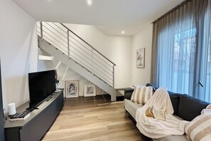 TV - Attic Menotti Flexrent - Abyssinia (Riccione)