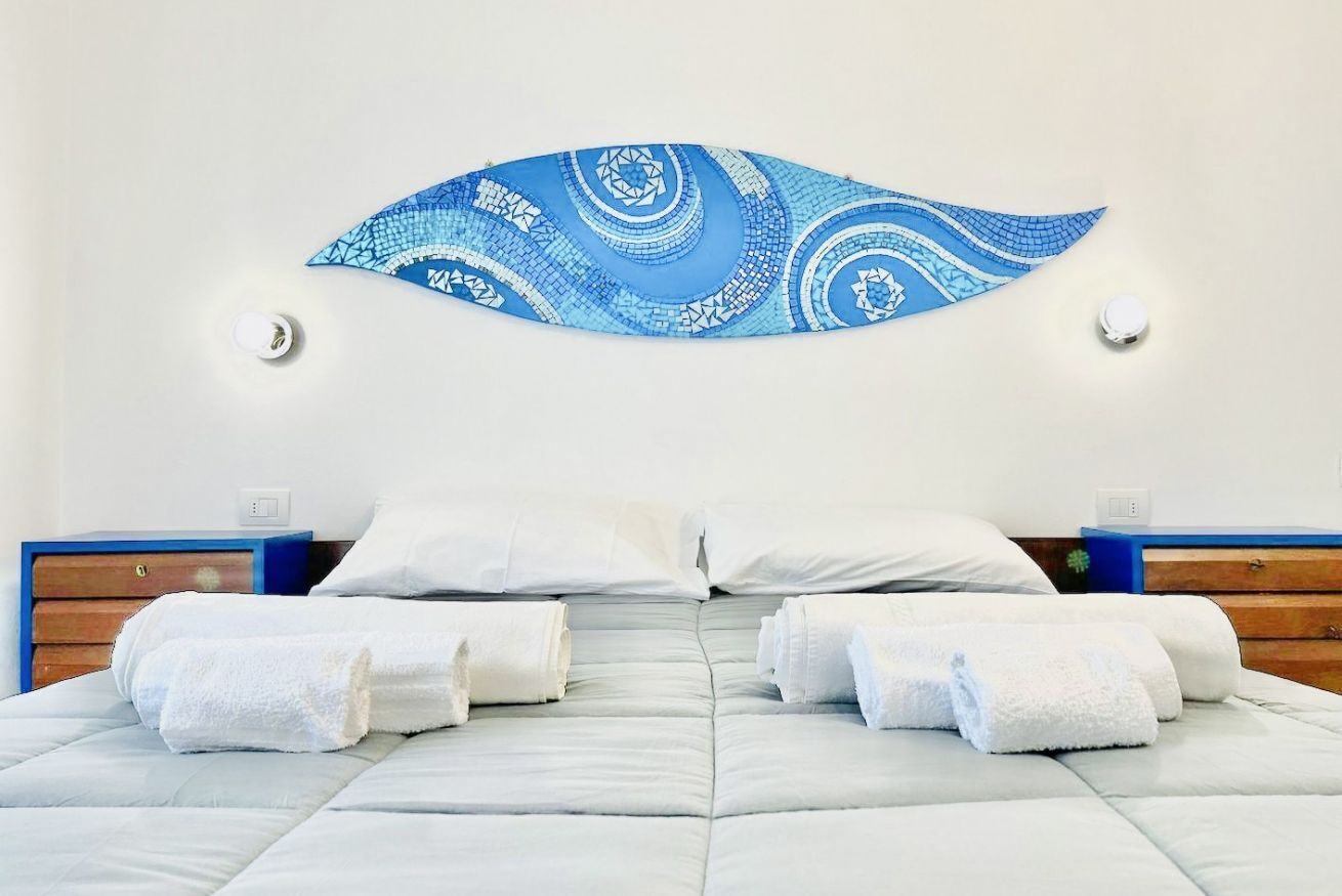 2 bedrooms, iron/ironing board, travel cot, WiFi