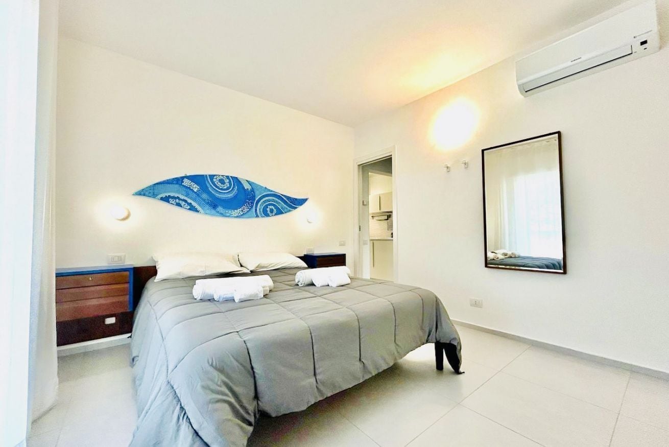 2 habitaciones, tabla de planchar con plancha, cuna de viaje y wifi 