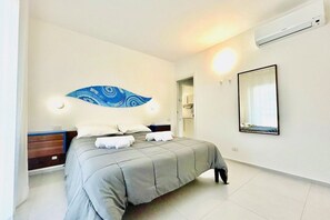 2 slaapkamers, een strijkplank/strijkijzer, reisbedje, wifi