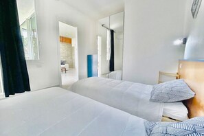 2 chambres, fer et planche à repasser, lit de bébé portatif, Wi-Fi
