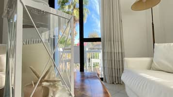 3 habitaciones, tabla de planchar con plancha, wifi y ropa de cama