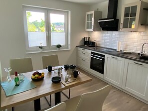 Fridge, microwave, oven, stovetop - New! Fantastic vacation home with upscale furnishings awaits you! (Geestland)