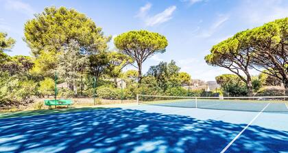 Font Mourier by Interhome