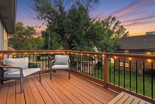 The Westwood Escape – Sleeps 6, Walk to Park & Plaza!