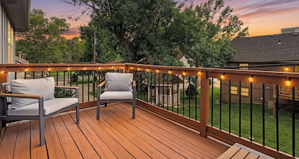 The Westwood Escape â Sleeps 6, Walk to Park & Plaza!