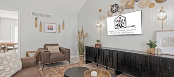 The Westwood - Charming Duplex Walkable to Plaza