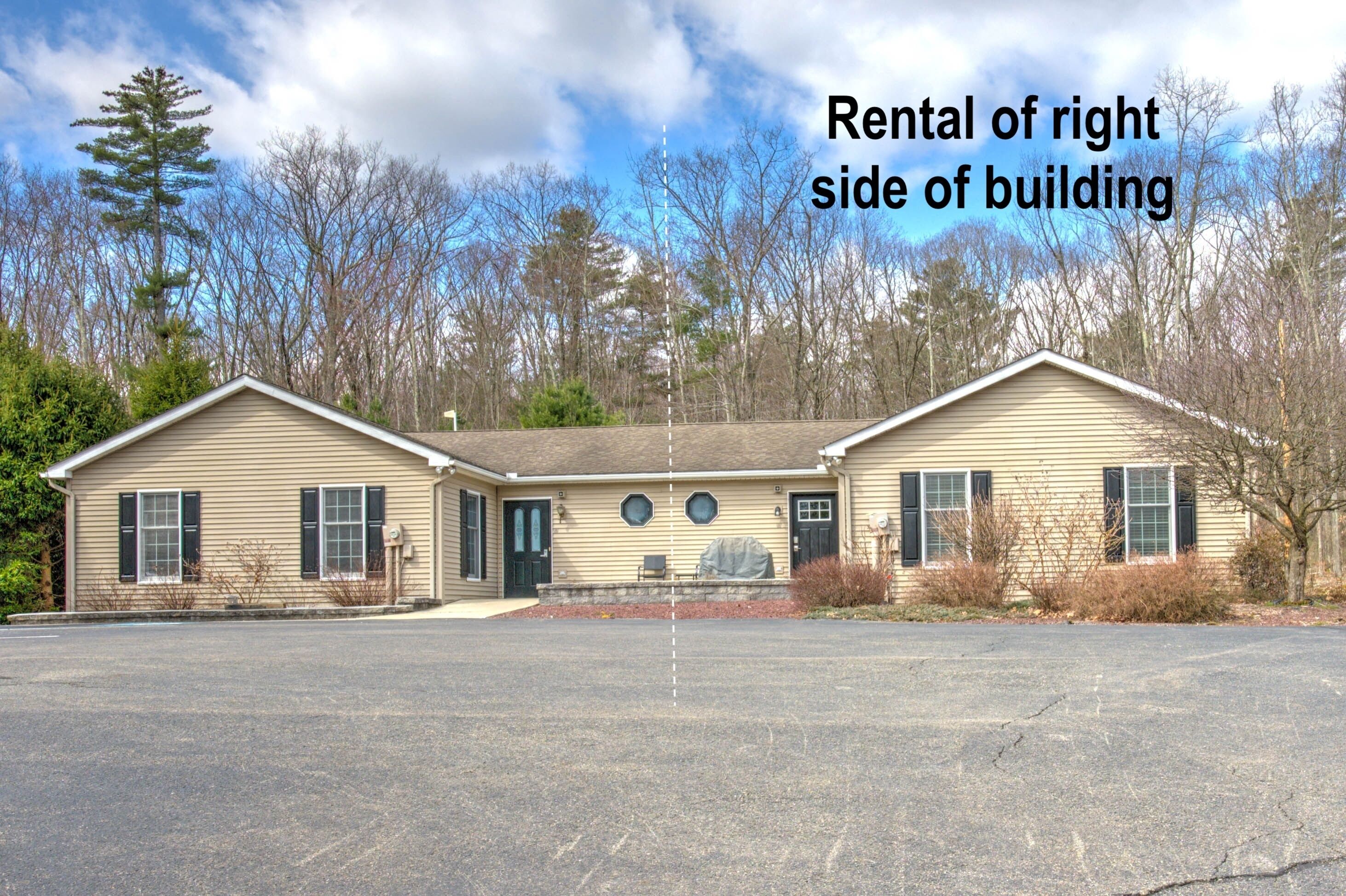 NEW TO VRBO-Great location spacious newly renovated 3-bedroom with WiFi and AC 