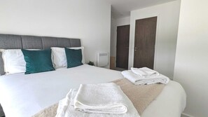 2 多间卧室、办公桌、熨斗/熨衣板、WiFi