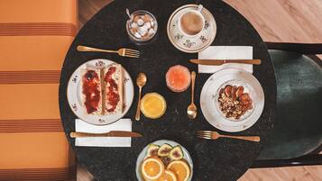 Tägliches kontinentales Frühstück gegen Gebühr