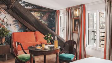 Familienzimmer, Mehrere Betten | Allergikerbettwaren, Zimmersafe, individuell dekoriert