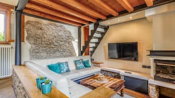 Télévision, cheminée