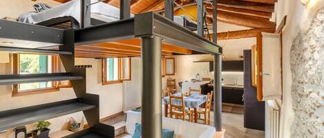 Télévision, cheminée