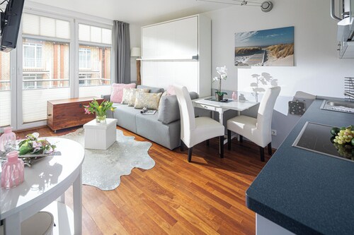 Auf 25 qm Erwartet Sie Eine Komfortable Unterkunft mit Einem Praktischen Schrank