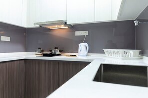 Fridge, microwave, stovetop, cookware/dishes/utensils