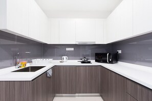 Fridge, microwave, stovetop, electric kettle