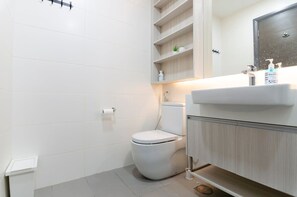 Shower, hair dryer, soap, shampoo - Totoro Theme Suite in Suasana JB (Johor Bahru)