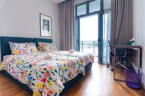 3 habitaciones, tabla de planchar con plancha y ropa de cama 