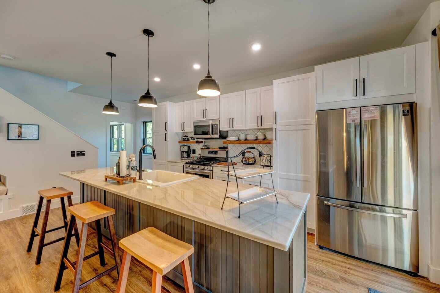 Refrigerador, microondas, horno y parrilla de estufa 