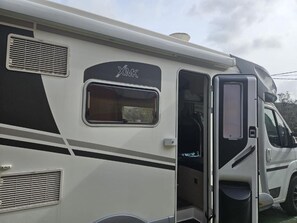 Property grounds - Autocaravana Para 6 Plazas (Montcada i Reixac)