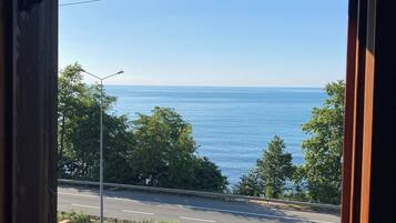 Habitación estándar, vista al mar | Caja de seguridad en la habitación, escritorio y insonorización