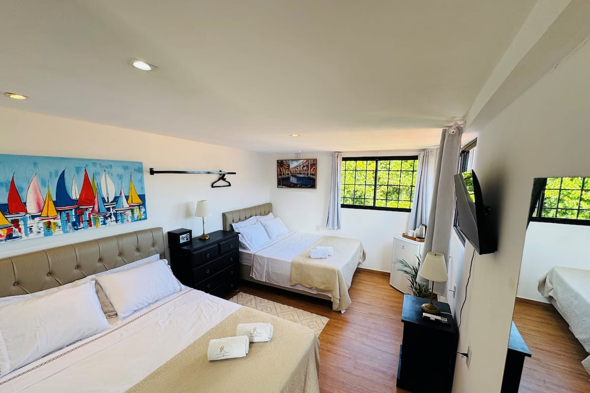 Quarto quádruplo panorâmico, vista para o oceano | Roupas de cama premium, frigobar, cofres nos quartos, Wi-Fi de cortesia