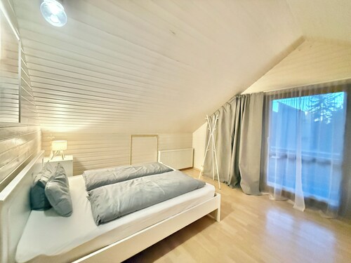 H&H HOME - Cosy Rooftop Apartment with Loggia