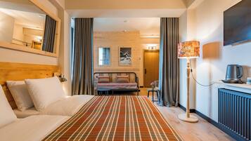 Familienzimmer, Bergblick | 1 Schlafzimmer, Schreibtisch, laptopgeeigneter Arbeitsplatz