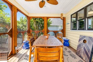 屋外ダイニングエリア