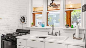 Coffee/tea maker, fridge, microwave, oven