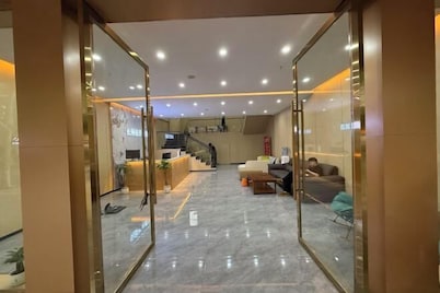 Changshun Holiday Hotel