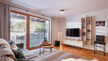 Tv och ett bordtennisbord