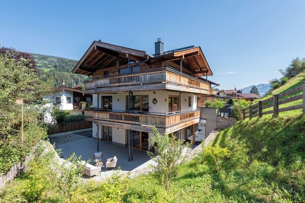 Exterior - Modern chalet with a spacious patio (Kirchberg in Tirol)
