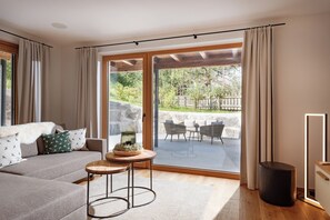 TV, table tennis - Modern chalet with a spacious patio (Kirchberg in Tirol)