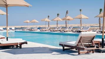 Private beach, snorkelling, 3 beach bars