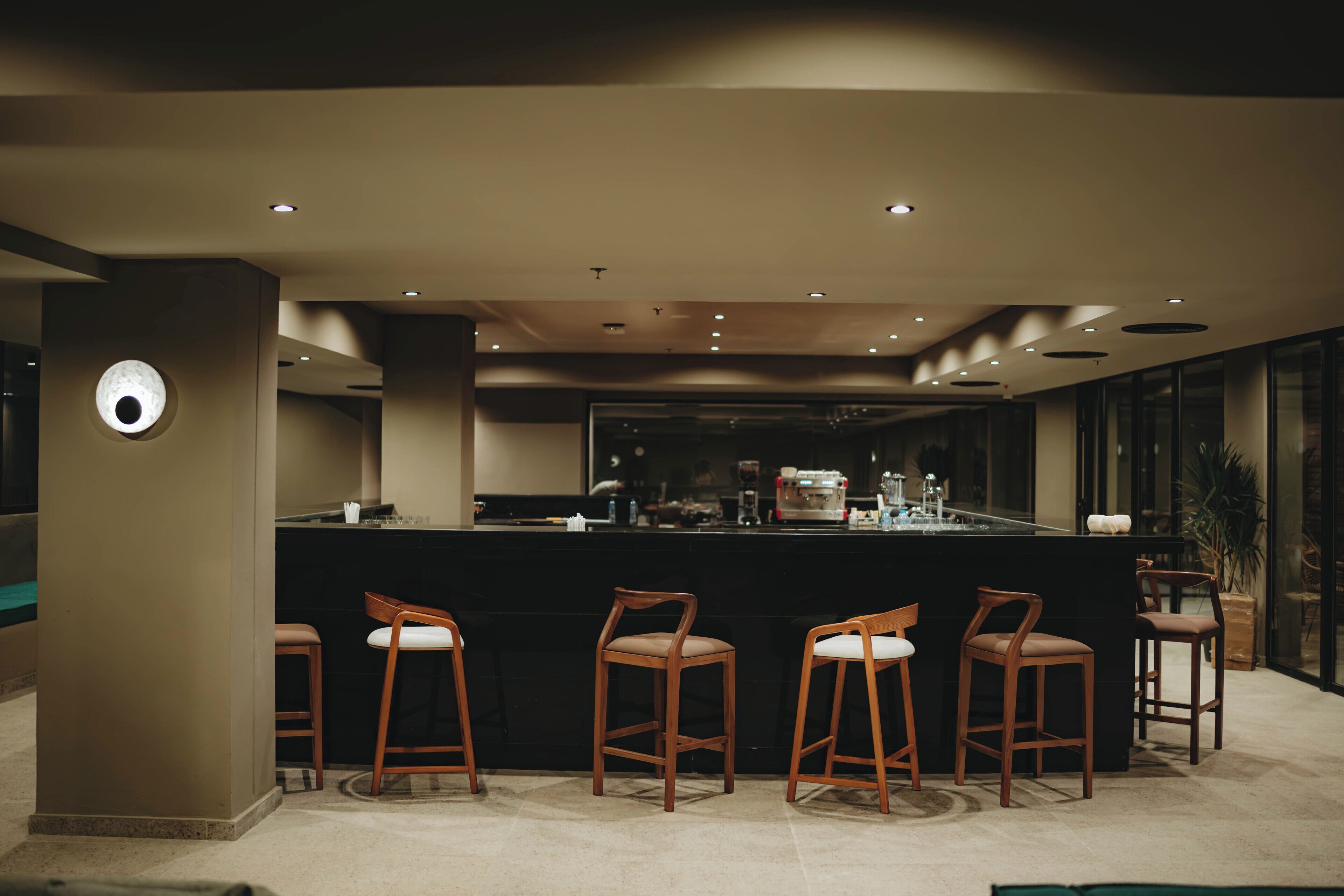 Bar (trong khuôn viên)