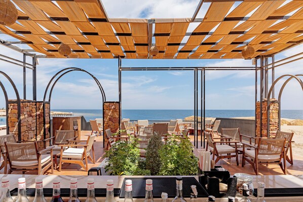 5 bars/lounges - Sentido Naga Bay (Soma Bay)