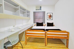 Een laptopwerkplek, gratis wifi, beddengoed