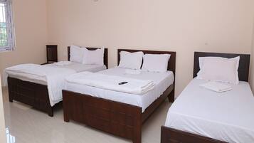 Family Room | Egyptian cotton sheets, premium bedding, desk, free WiFi