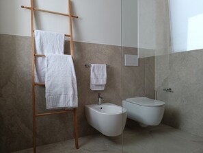 Suite Confort, patio | Salle de bain