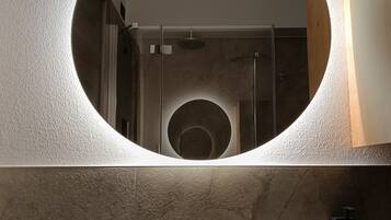 Comfort Room | Bathroom | Shower, hair dryer, towels, soap