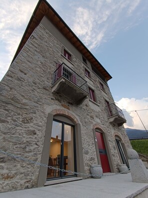 المنشأة من الخارج