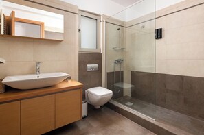 Shower, hair dryer, towels, toilet paper - Cielo Blu Villa
(9X6W+56W Soroni, Greece)